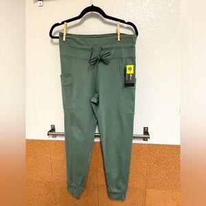 Brand new with tags Eddie Bauer cargo leggings in size XL.